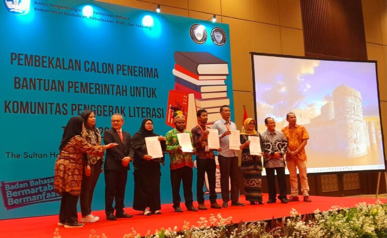 TBM Awi Papua Terima Banpem Komunitas Penggerak Literasi